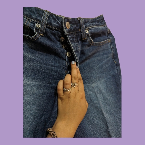 American Eagle Vintage High Rise Jeans in Size 2 - Picture 2 of 4